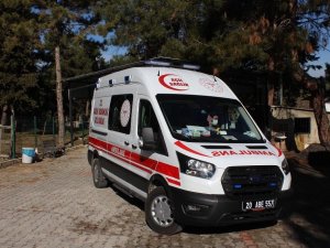 Çal istediği ambulansa törenle kavuştu
