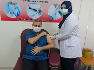 Osmaniye’de sağlık çalışanlarına ikinci doz aşılama başladı