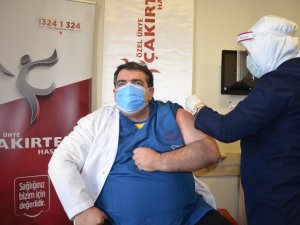 Sağlık çalışanlarına ikinci doz aşılama başladı