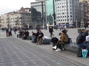 Kar uyarılarının ardından vatandaşlar bahar havasının tadını dışarıda çıkardı