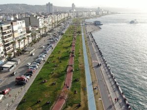 İzmir’de Kordon’un görüntüsü pandemi öncesini aratmadı
