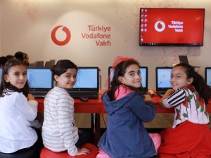 ’Yarını Kodlayanlar’dan kız çocukları için kodlama eğitimi