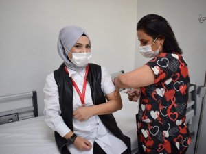 ANKA’da sağlık çalışanlarına ikinci doz aşılama başladı