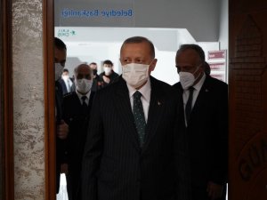 Cumhurbaşkanı Erdoğan, Güneysu Belediyesi’ni ziyaret etti