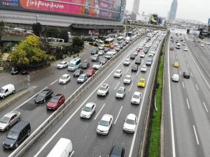 İstanbul’da yağmur ve kar yağışı sonrası kısıtlama trafiği erken başladı