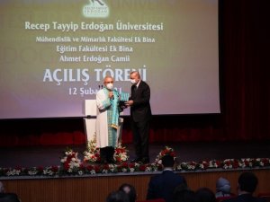 Cumhurbaşkanı Erdoğan: “Bir kesim yaşanan her olumlu gelişmeden rahatsız oluyor”