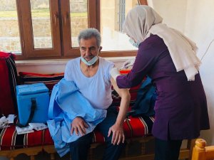 Gercüş’te 65 yaş ve üzerine korona aşısına başlandı