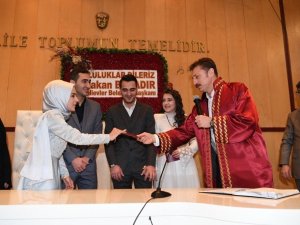 14 Şubat’ta nikah kıydırmak isteyen çiftlere pandemi şoku