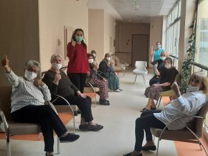 Huzurevleri sakinleri salgın sürecini etkinliklere katılarak geçiriyor