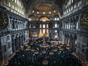 Ayasofya Camii yeni çehresiyle hayran bıraktı