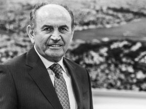 Cumhurbaşkanı Recep Tayyip Erdoğan, "İstanbul Büyükşehir Belediyesi eski Başkanı, kıymetli yol arkadaşımız Kadir Topbaş’ın vefatını derin bir teessürle öğrendim. Kadir Bey’i, İstanbul’a ve ülkemize kattıklarını unutmaya