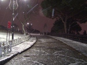 İstanbul’da kar yağışı gece  boyunca devam etti