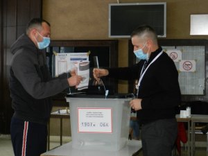 Kosova’da halk erken genel seçim için sandık başında