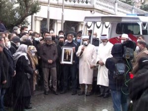Kadir Topbaş için Beyoğlu Belediyesi önünde tören düzenlendi