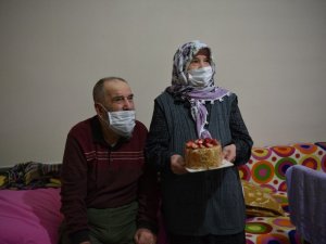 Tuzla’da yarım asırlık aşıklara pasta sürprizi