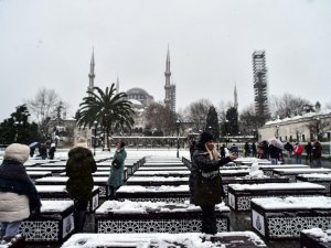 Tarihi yarımadada karın tadını turistler çıkardı