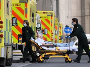 İngiltere’de son 24 saatte Covid-19’a bağlı 258 can kaybı