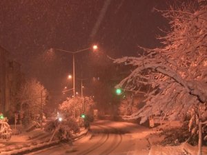 Anadolu Yakası’nda yoğun kar yağışı etkisini sürdürüyor
