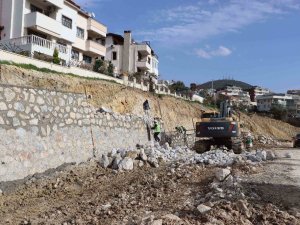 Enver Reis Caddesi’ndeki çalışmalar son aşamaya geldi