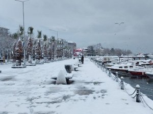 Silivri’de kar etkili oluyor