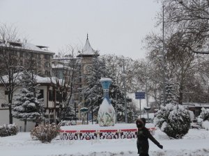 Kütahya’da kar kalınlığı 25 santimetreye ulaştı