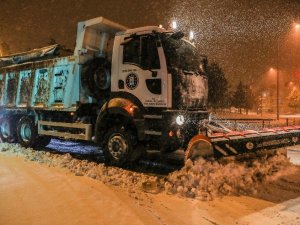 Belediye ekipleri görevlerinin başında