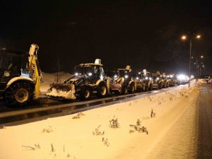 Arnavutköy’de 38 mahalle muhtarlığına, 38 kar küreme aracı