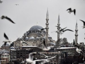 İstanbul beyaza büründü, kartpostallık manzaralar oluştu