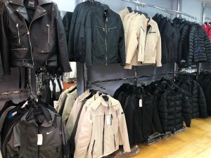 Kar yağışı bot ve mont satışlarını artırdı