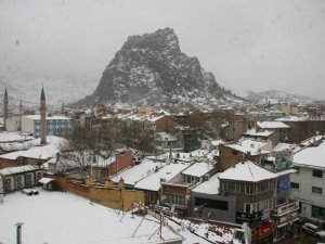 Afyonkarahisar’a beklenen kar yağışı geldi