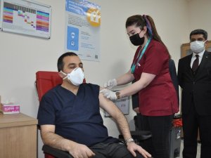 Vali Türker Öksüz’e Kovid-19 aşısı yapıldı