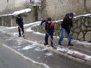Hisarcık Belediyesi’nin temizlik ve kar mesaisi