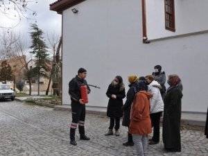 Sandıklı itfaiyesi yangın eğitimlerine devam ediyor