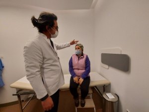 Hastasını ameliyat etmek için Amerika’ya gitti