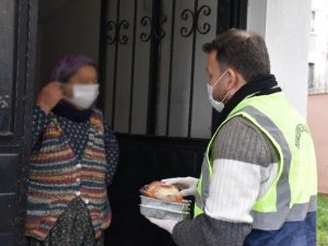 Yunusemre soğuk kış günlerinde de ihtiyaç sahiplerini unutmuyor