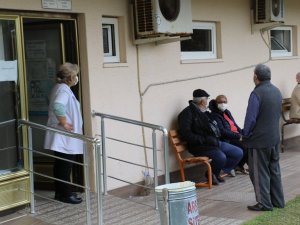 65 yaş ve üzeri vatandaşların aşı hassasiyeti