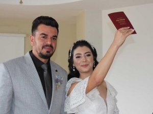 Öğrenci olarak geldiği Çal’a gelin oldu