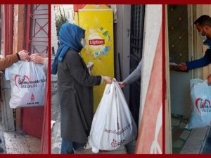 Beyoğlu’nda sosyal marketten ihtiyaç sahiplerine kışlık giysi yardımı