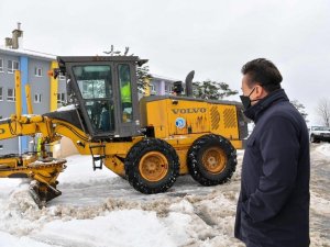 Tuzla’da saatlerce mahsur kalan araçları Tuzla Belediyesi ekipleri kurtardı