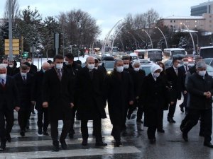 Bakan Akar ile Bakan Soylu TBMM’den yürüyerek ayrıldı