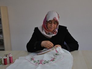 Pursaklar Belediyesi Hanım Evleri’nde kadınlar meslek sahibi oluyor