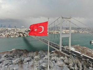 Fatih Sultan Mehmet Köprüsü’nde kar manzarası