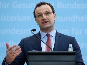 Almanya Sağlık Bakanı Spahn’dan endişelendiren mutant virüs açıklaması