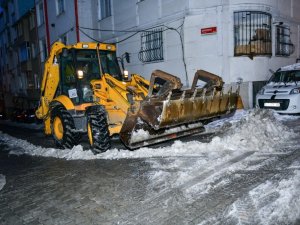 Esenyurt’ta kışla mücadele ekipleri çalışmalarına devam ediyor