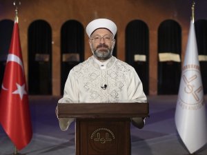Diyanet İşleri Başkanı Erbaş: “Bu gece, manevi diriliş ve ahlaki yükselişimiz için önemli bir fırsattır”