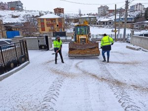 İscehisar’da karla mücadele devam ediyor