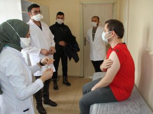 Kaymakam Demirer korona virüs aşısı oldu