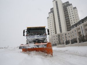 Gölbaşı Belediyesi karla mücadelede bin 500 ton tuz kullandı