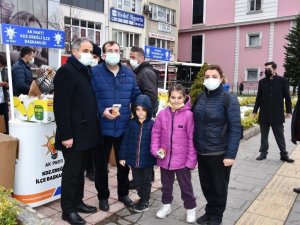 Vatandaşlara kandil simidi dağıtıldı