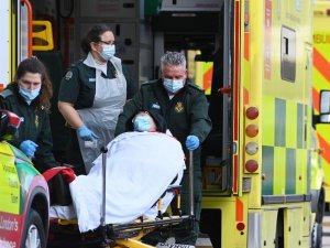 İngiltere’de son 24 saatte Covid-19’dan 454 can kaybı